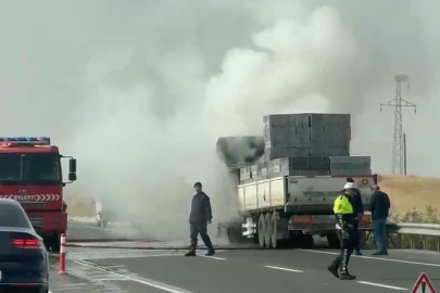 Tır alevlere teslim oldu