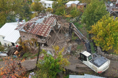 Bursa'da hasarlı binanın yıkımı gerçekleştirildi