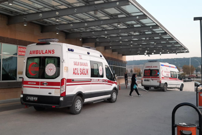 İki otomobil çarpıştı, 1 kişi öldü, 4 kişi yaralandı