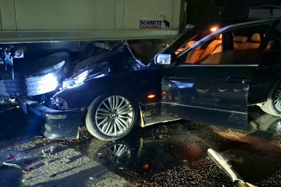 Bursa'da feci kaza: Otomobil park halindeki tıra arkadan çarptı