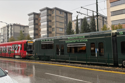 Gaziantep'te tramvaya yıldırım isabet etti