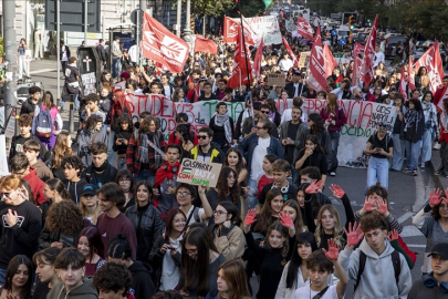 İtalya'da öğrenciler, Meloni hükümetini protesto etti