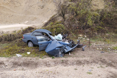 Kamyon otomobille çarpıştı: 1 ölü, 1 yaralı