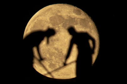 Ay'ın içinde ne var?