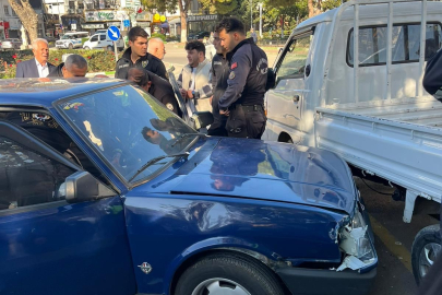 Bursa’da direksiyon hakimiyetini kaybeden sürücü kamyonete çarptı