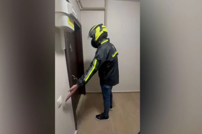 77 yıl hapis cezasıyla aranıyordu... Kurye kılığına giren polise yakalandı