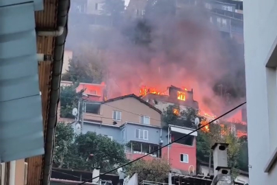 Bursa'da 2 katlı bina alevlere teslim oldu