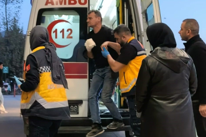 Eli traktörün hidrolik sistemine sıkışan çiftçi yaralandı