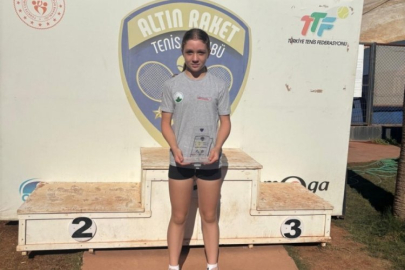 Osmangazili raket şampiyonluk kürsüsüne oturdu