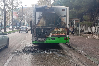 Bursa'da panik anları: Otobüs alevlere teslim oldu!
