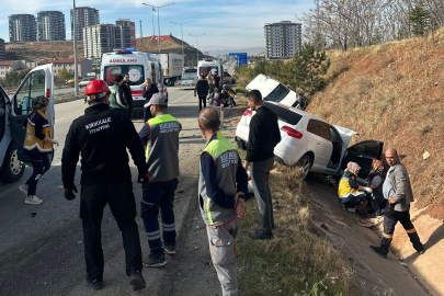 İki otomobil çarpıştı: 8 yaralı