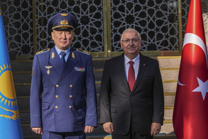 Milli Savunma Bakanı Güler Kazakistanlı mevkidaşı ile görüştü