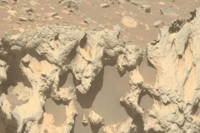 NASA, Mars'ta oraya ait olmayan bir kaya keşfetti