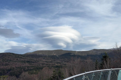 Uludağ semalarında mercek şeklinde bulut oluştu