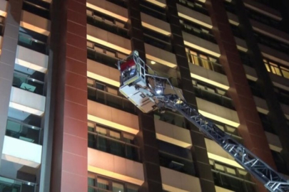 Alevler geceyi aydınlattı: 27 katlı otelde korkutan yangın!