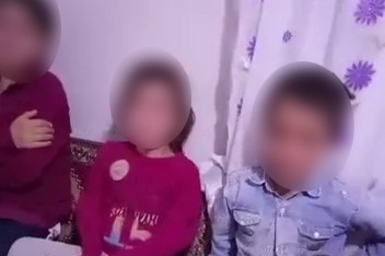 Çocuklarına kemerle işkence yapıp bir de cep telefonuyla kayıt altına aldı