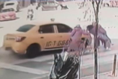 Bursa'da anne ve bebeğine araba çarptı!