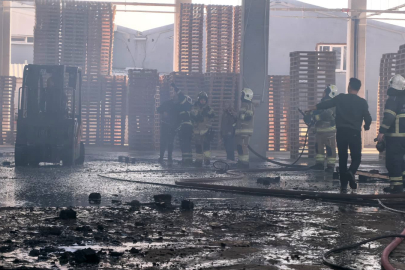 Bursa'da korkutan yangın! Fabrika alevlere teslim oldu