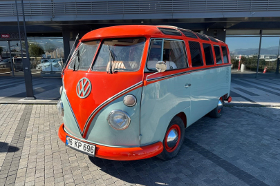 Bursalı vatandaş Türkiye'de tek olan aracına 40 yıldır gözü gibi bakıyor