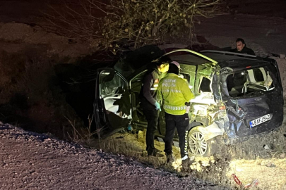 Hafif ticari araç devrildi: 1 ölü, 3 yaralı