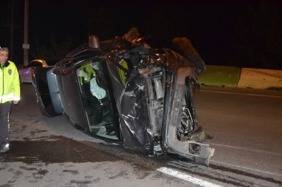 Bursa'da feci kaza: Bariyere çarpıp takla attı