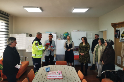 Karacabey'de jandarmadan Öğretmenler Günü'nde anlamlı ziyaret