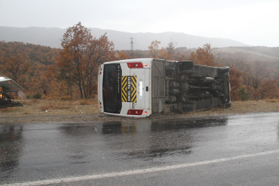 Öğrenci servisi devrildi: 29 yaralı