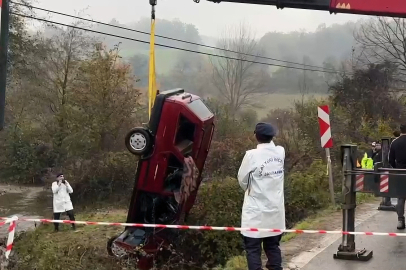 Otomobil dereye uçtu: 2 ölü, 1 yaralı