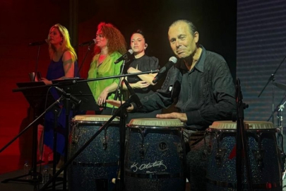 Sanatçı Ayhan Sicimoğlu ve Latin All Stars, Bursa'da konser verdi