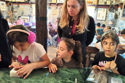 Bursa'da öğrenciler kestane şekeri üretimini yerinde gözlemledi