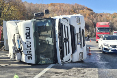 Bursa'da tır devrildi: Sürücü yaralandı!