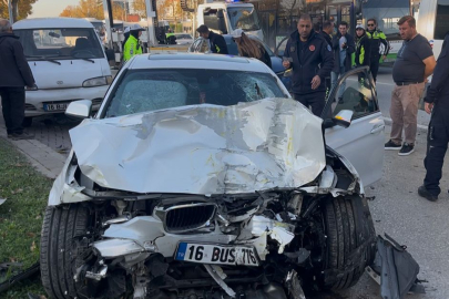 Bursa'da yarış yapan iki otomobil dehşet saçtı: 13 yaralı