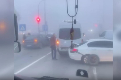 Yoğun siste zincirleme kazaya neden oldu