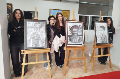 Bursa'da genç ressamlar Gazzeli çocukların acısını resmetti