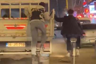 Bursa'da gençlerin tehlikeli yolculuğu kamerada