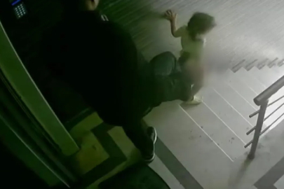 Kızına tekme atıp merdivenden düşüren babaya 1 yıl 6 ay hapis