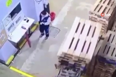 Paletlerin altında kalmaktan son anda kurtuldu