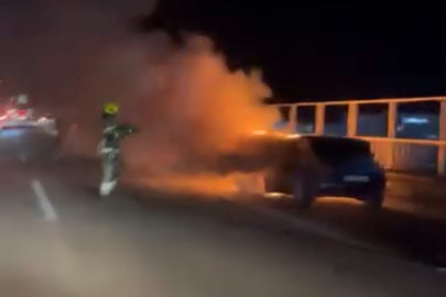 Bursa'da seyir halindeki otomobil alev alev yandı