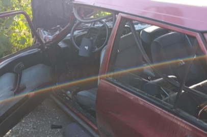 Kaldırımda yürürken dehşeti yaşadılar: Otomobilin altında kalan babaanne ve 2 torunu ağır yaralandı