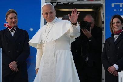 Papa 14. Leo, İznik'e gitmek için Atatürk Havalimanına hareket etti