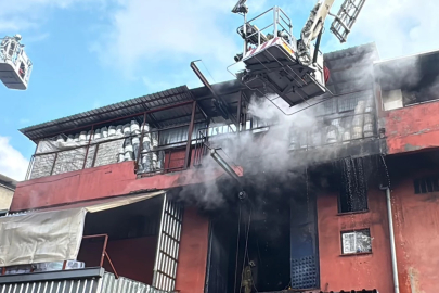 Başakşehir'de iş yeri yangını: Ekipler müdahale ediyor