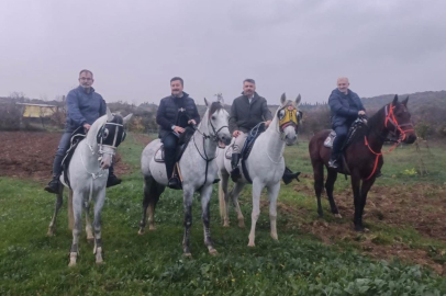 Bursa'da belediye başkanları ata binerek stres attı