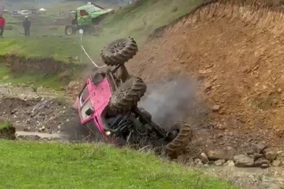 Bursa'da yarış anında tehlikeli kaza!
