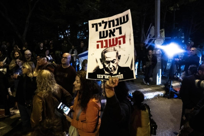 Netanyahu'nun yolsuzluk davalarından af talebi Tel Aviv'de protesto edildi