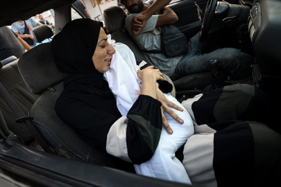 İsrail ordusu, Gazze'de kadın ve çocukların bulunduğu 5 kişiyi yaraladı