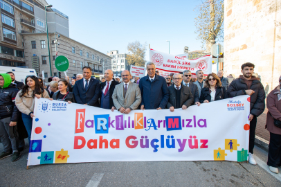 Bursa'da ‘Engel olma, Farkında ol’ yürüyüşü düzenlendi