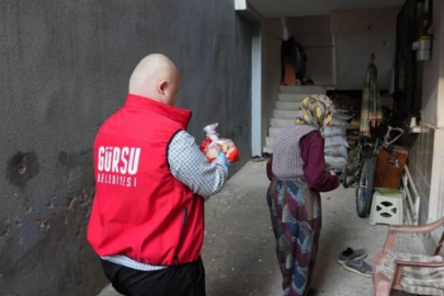 Bursa Gürsu'nun gülen yüzü Mesut yemek dağıtımında