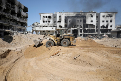 Gazze'deki Şifa Hastanesinin bahçesine defnedilen cenazelerin nakline başlanacak