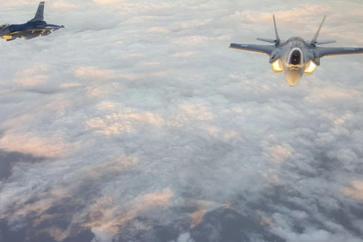 ABD'ye ait F-16 savaş uçağı düştü