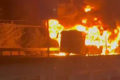 Arnavutköy'de seyir halindeki İETT otobüsü yandı